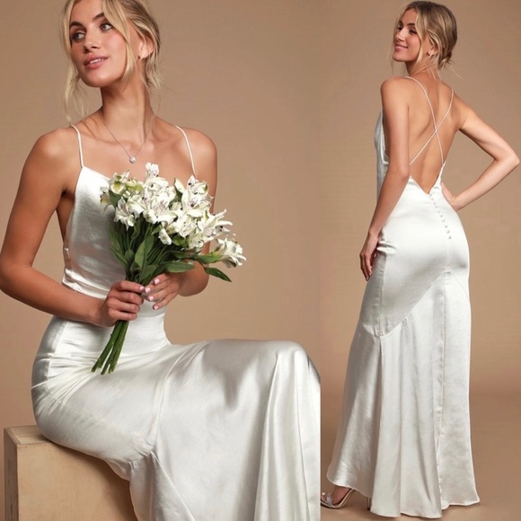 Elliatt Aisle Dress in White - Picture 1 of 7